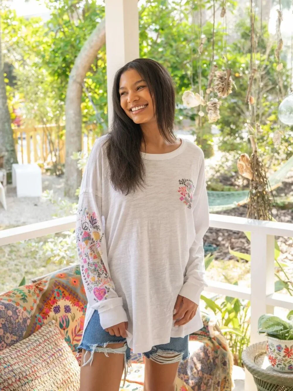 Natural Life | Oversized Cotton Doodle Tee Live Happy White Floral Long, Size XS - Picture 2 of 12